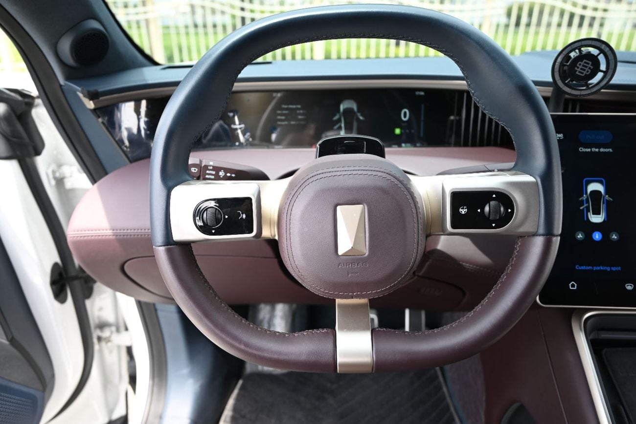 أفاتر 11 Luxury RWD