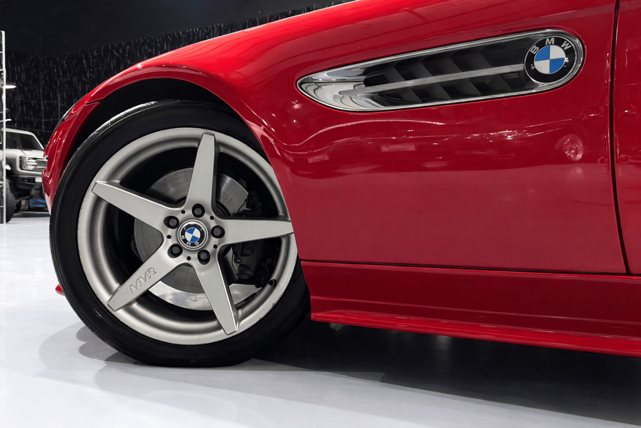 BMW Z8 4.9L,V8 ,   6 Speed Manual