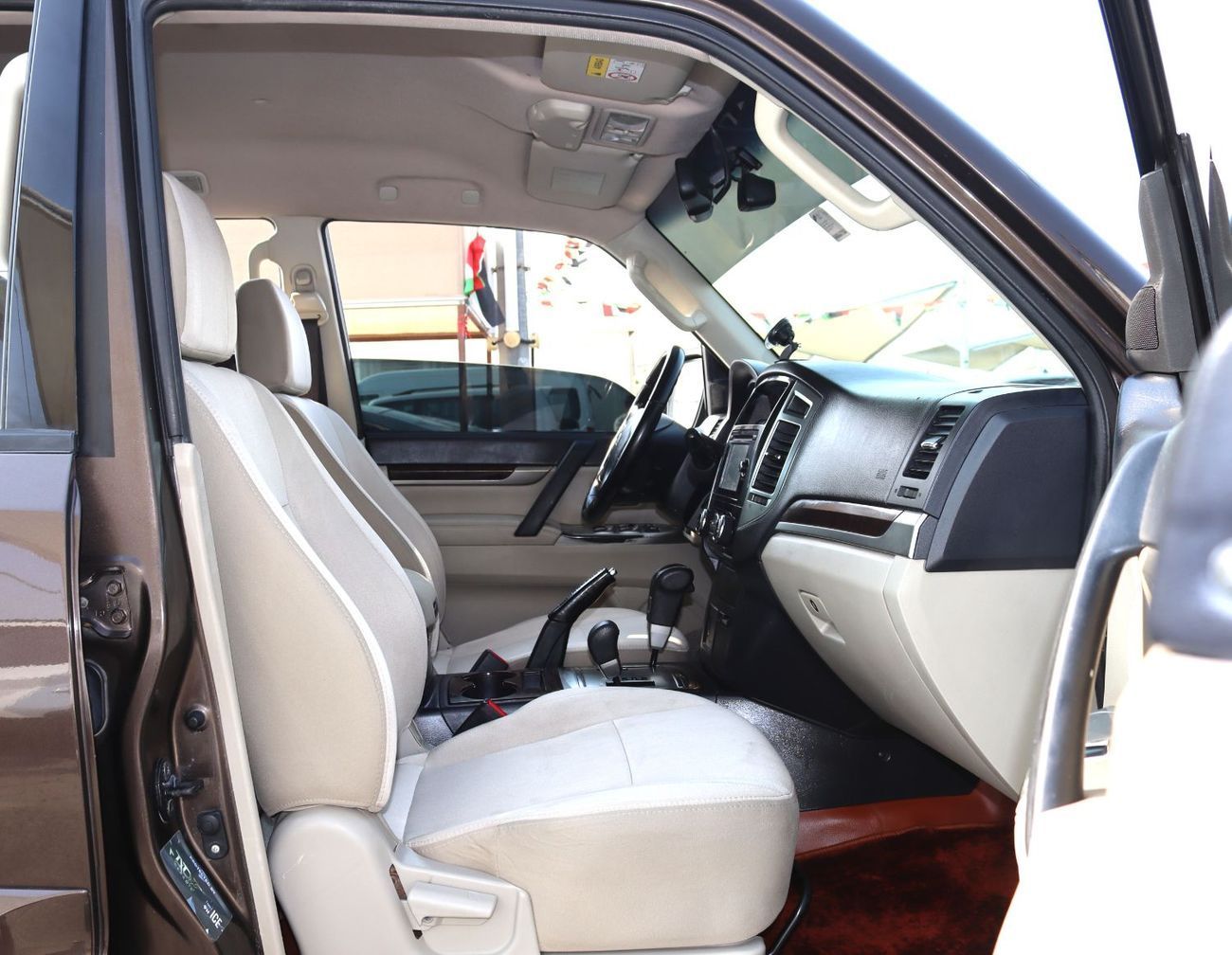 Mitsubishi Pajero GLS Mid 3.0L (175 HP) Mitsubishi Pajero  2020 - GCC - Accident-Free - 3.0L - (6)V - 7 Seats - Excell