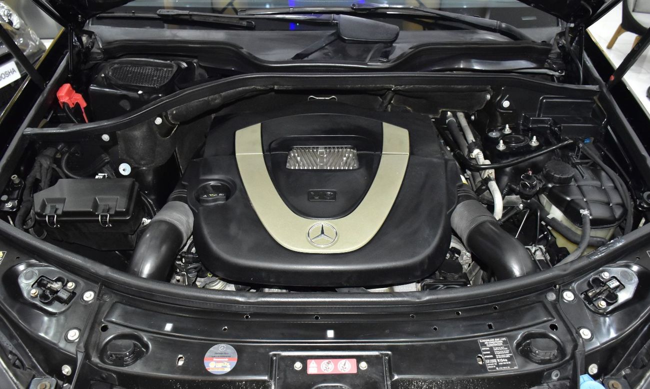 مرسيدس بنز ML 350 EXCELLENT DEAL for our Mercedes Benz ML350 4Matic ( 2011 Model ) in Black Color GCC Specs