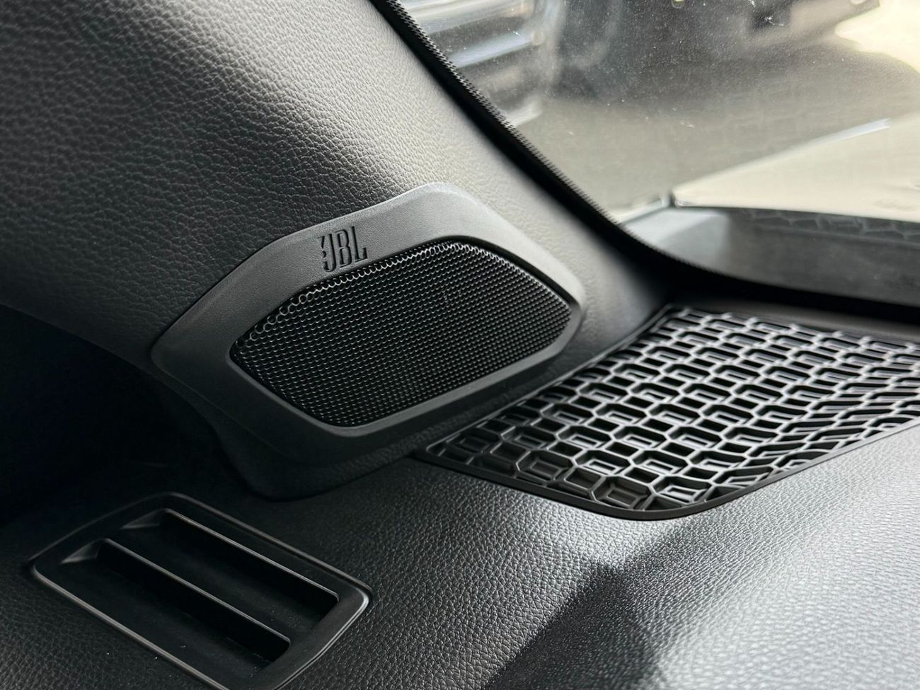 Toyota Tacoma LIMITED I-FORCE MAX HYBRID FULL