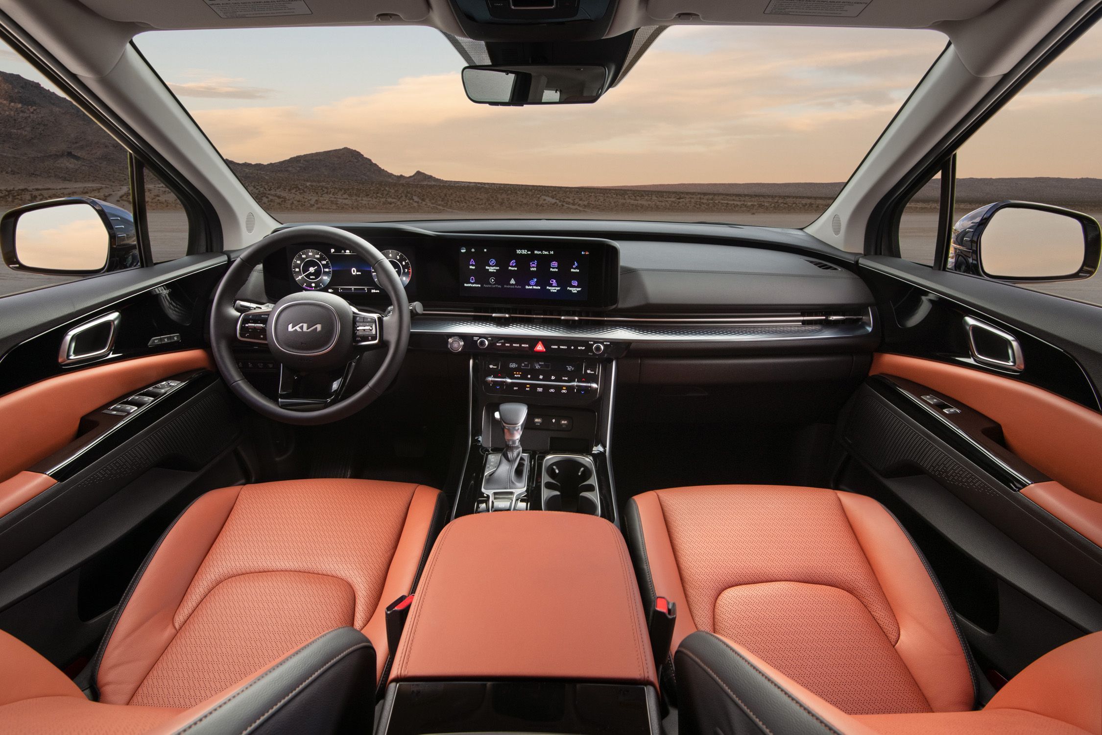 Kia Carnival interior - Cockpit