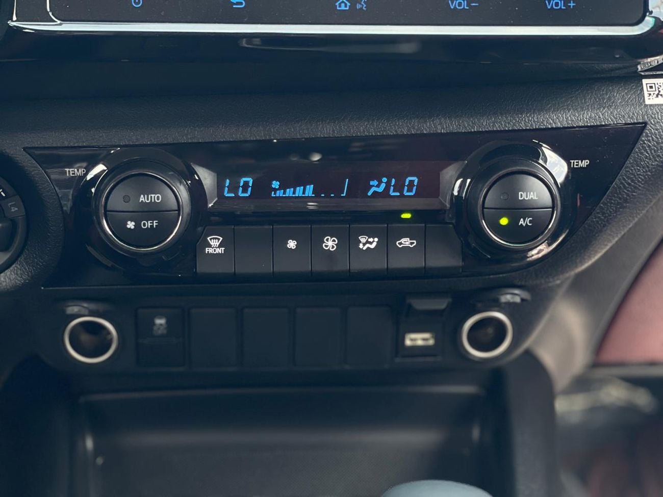 تويوتا هيلوكس GLXS SR5 2.7L 4X4