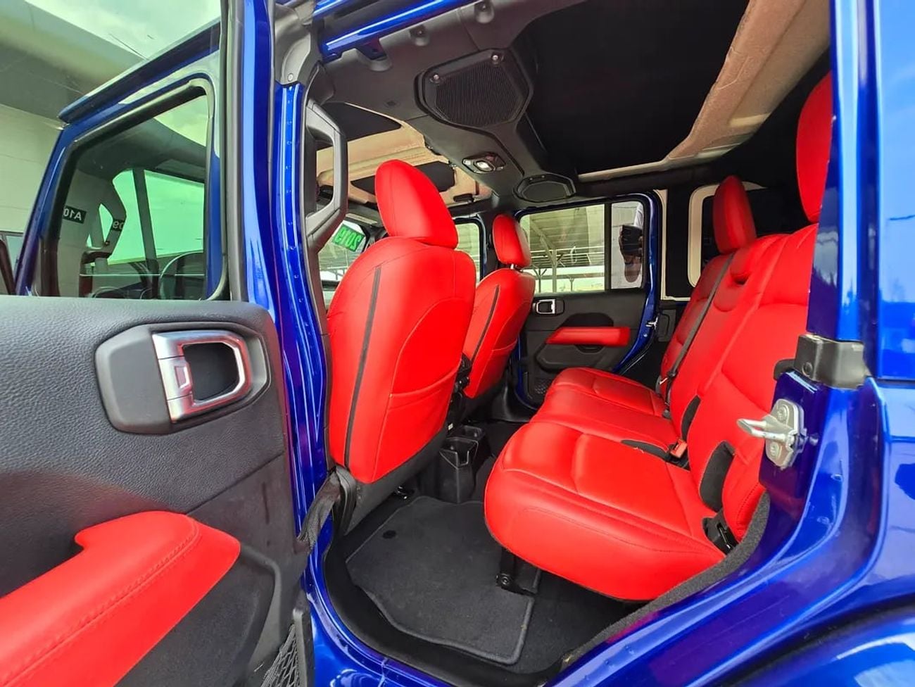 Jeep Wrangler Sahara - American Specs - GCC