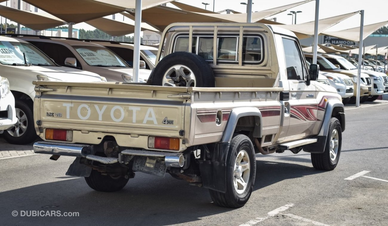 Toyota Land Cruiser Pick Up LX V6