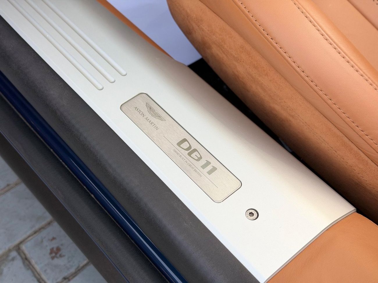 أستون مارتن DB11 Volante 4.0L