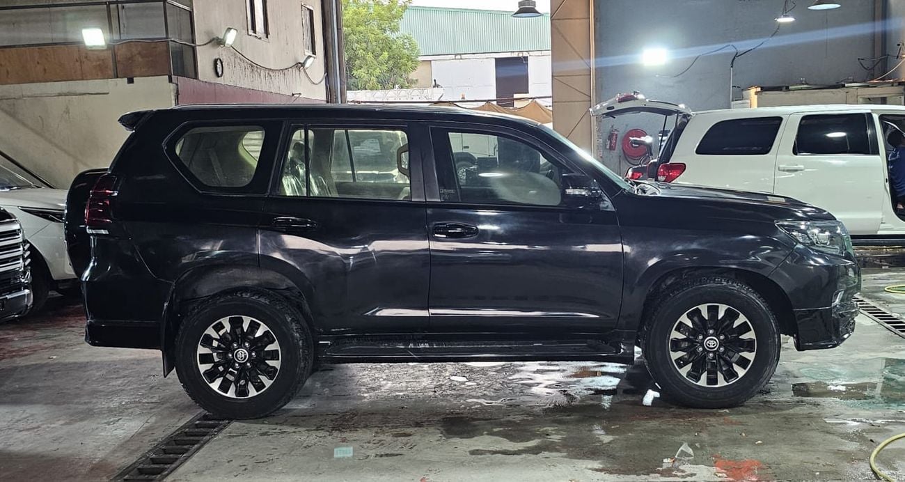 Toyota Prado TX-L 2.7L v4 petrol Engine Colour Black Transmission Automatic Interior Beige Leather seats 7seats back C