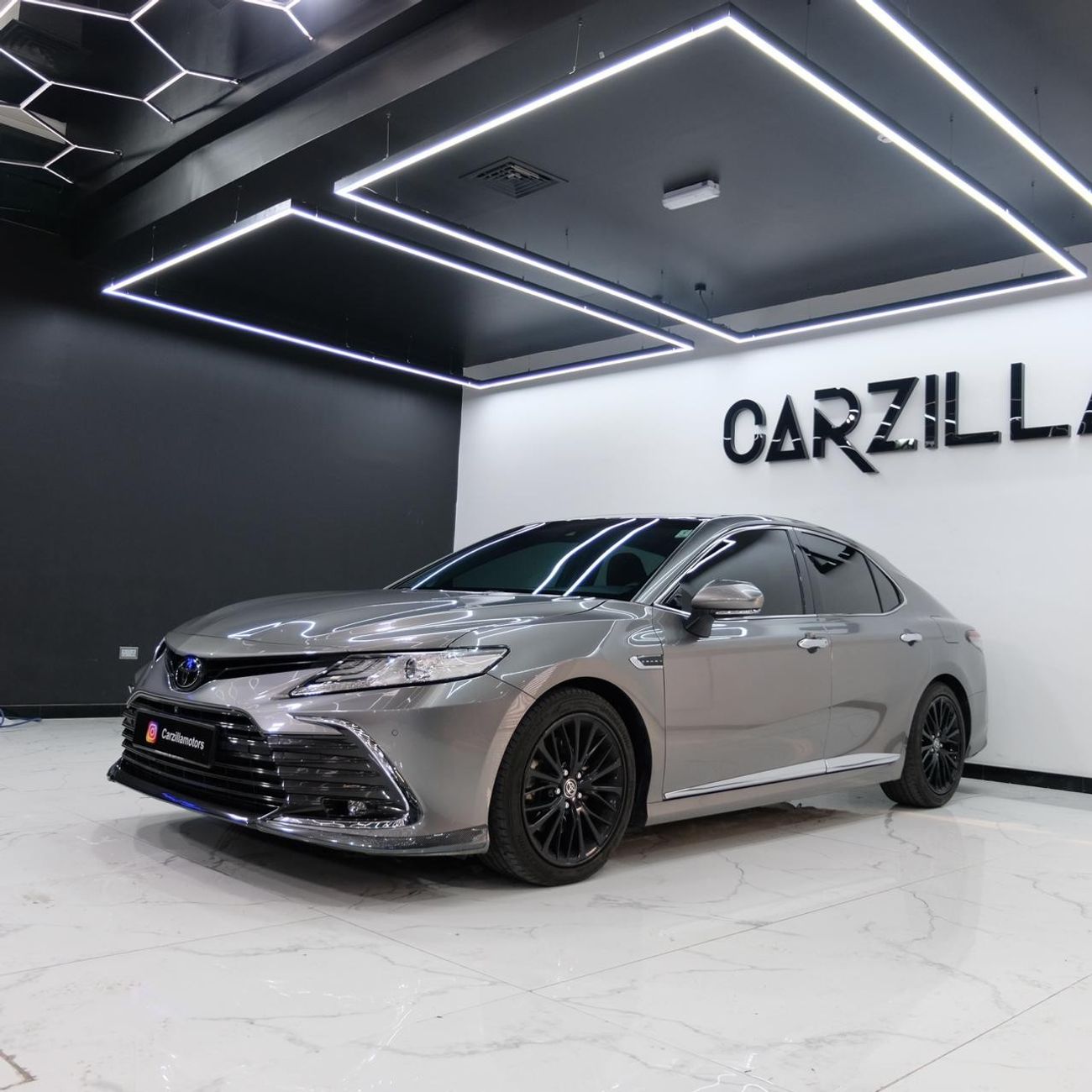 Toyota Camry V6-GCC-Agency Service-Under Warranty-Accident Free-Excellent Condition