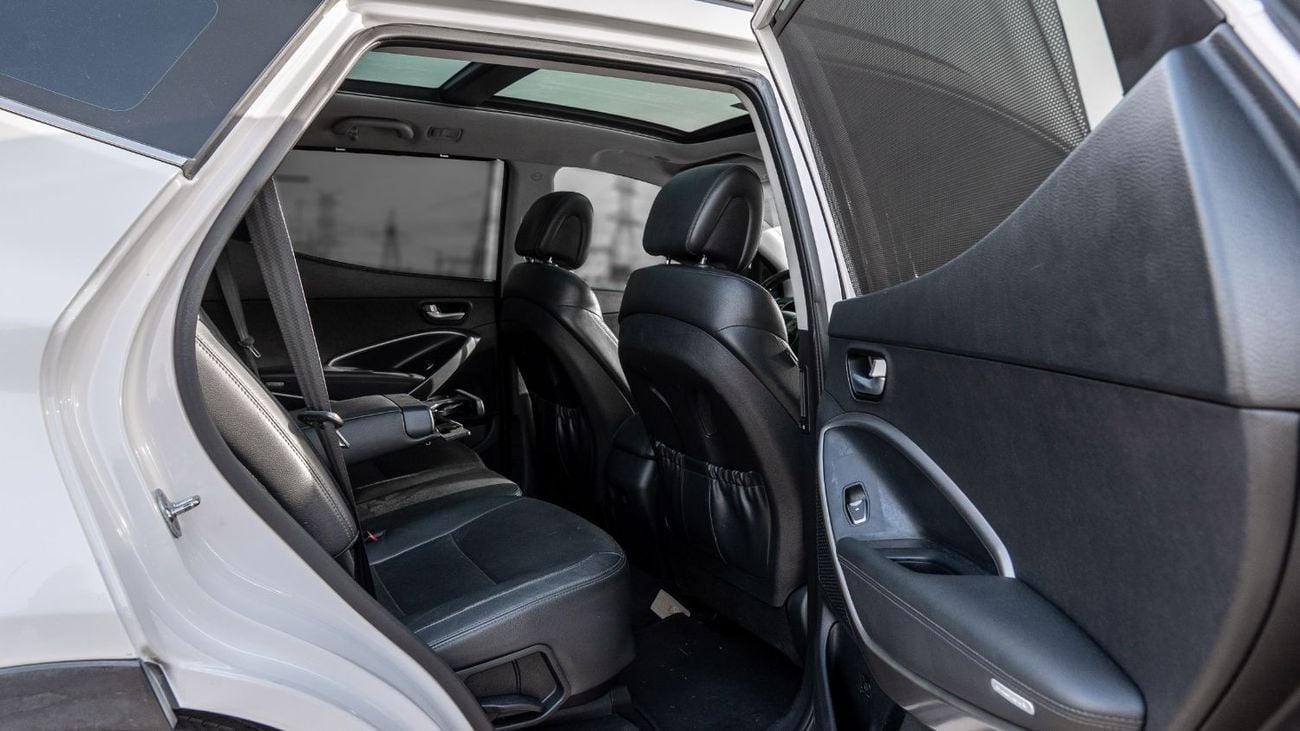 Hyundai Santa Fe 2016 Hyundai Santa Fe 3.3L AT Petrol (White)