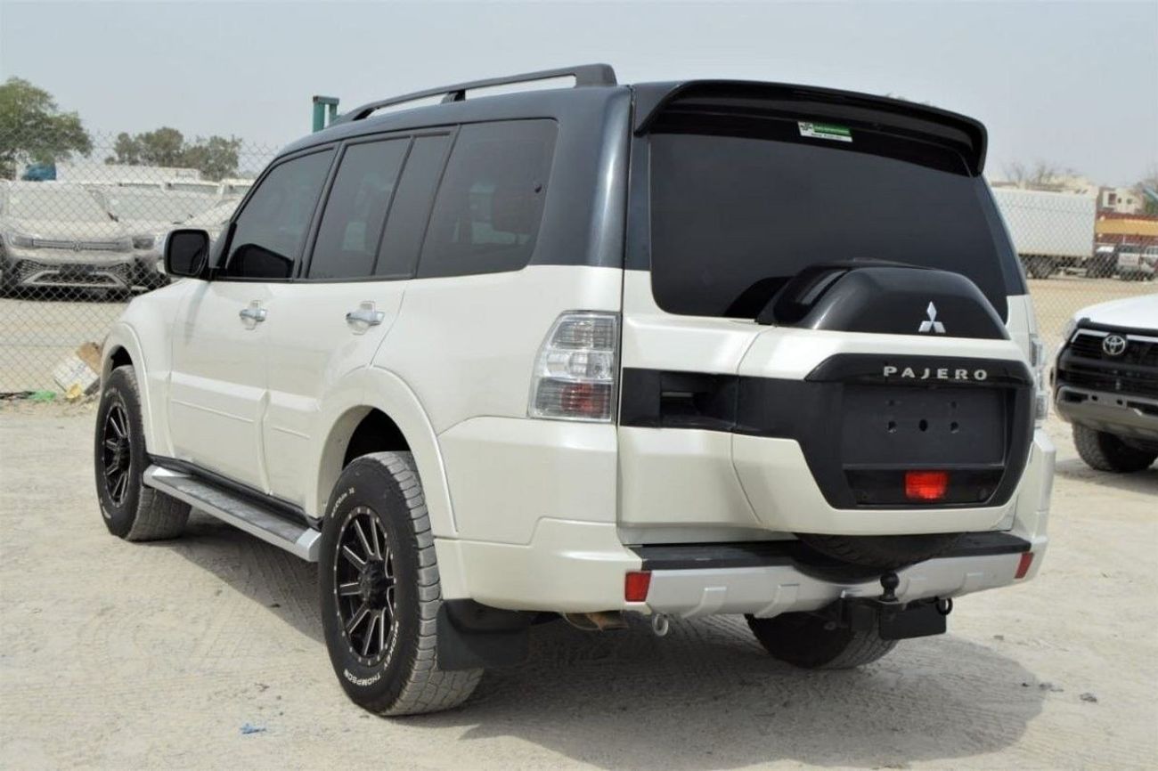 Mitsubishi Pajero Full option clean car