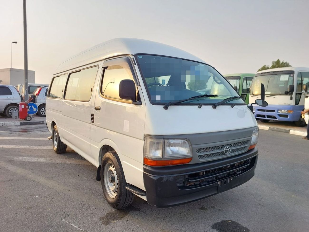 Toyota Hiace TOYOTA HIACE COMMUTER VAN RHD 2002 MODEL 3.0 L DIESEL AUTOMATIC(PM10827)