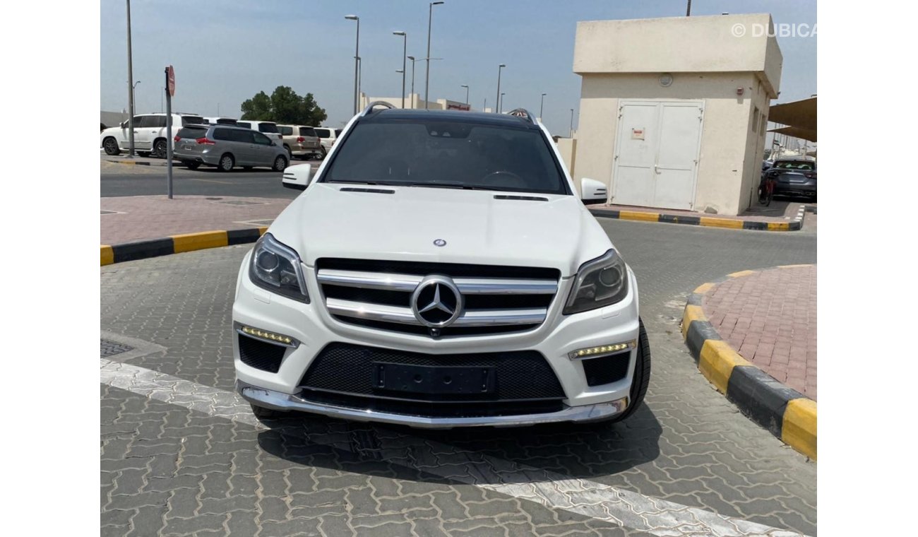 Mercedes-Benz GL 500 Std 2015 model in excellent condition, very clean