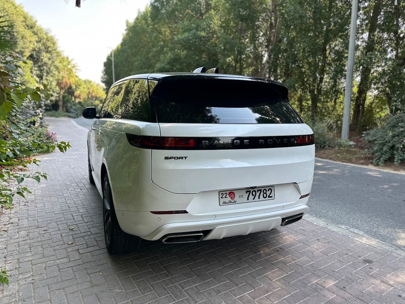 Land Rover Range Rover Sport Dynamic SE P360 | 2025 | GCC Specs | 3.0L V6 355 HP | Full Option | 3000 KM | Like New