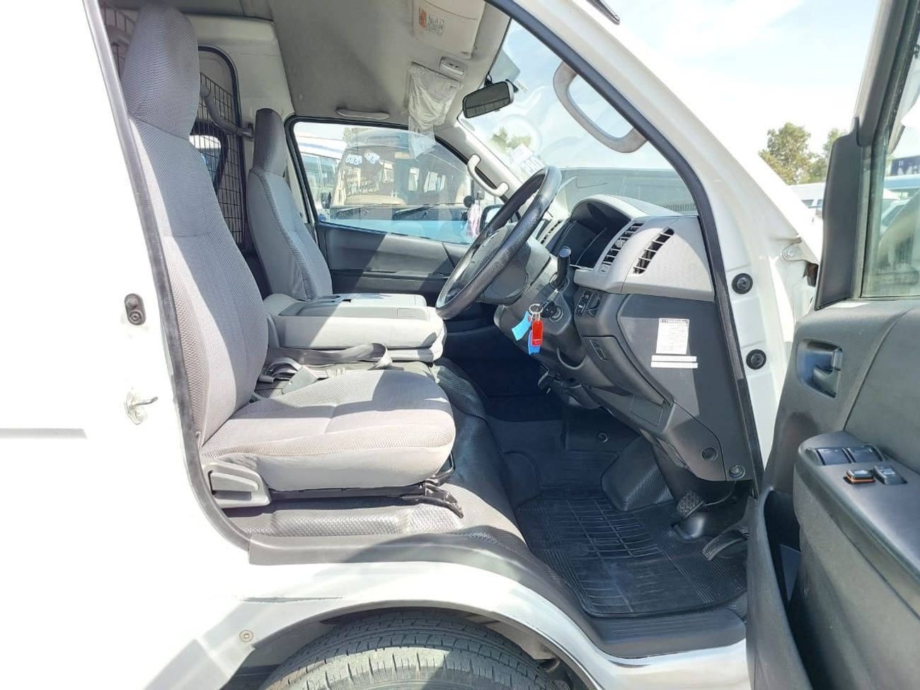 Toyota Hiace TOYOTA HIACE VAN RHD 2010 MODEL 3.0 L DIESEL AUTOMATIC(PM06521)