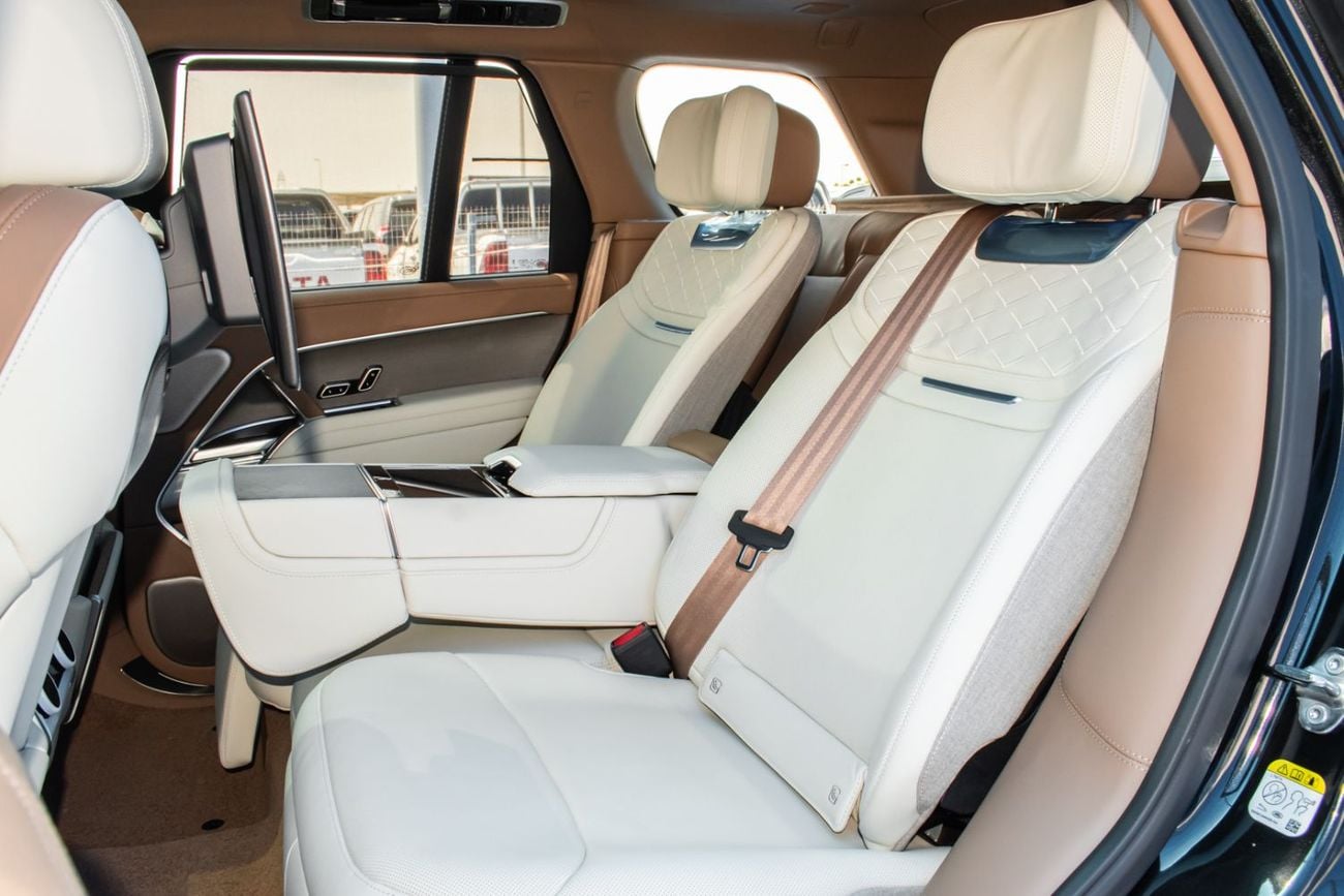 Land Rover Range Rover Range Rover SV SWB P615 4.4L Santorini Black 2026MY