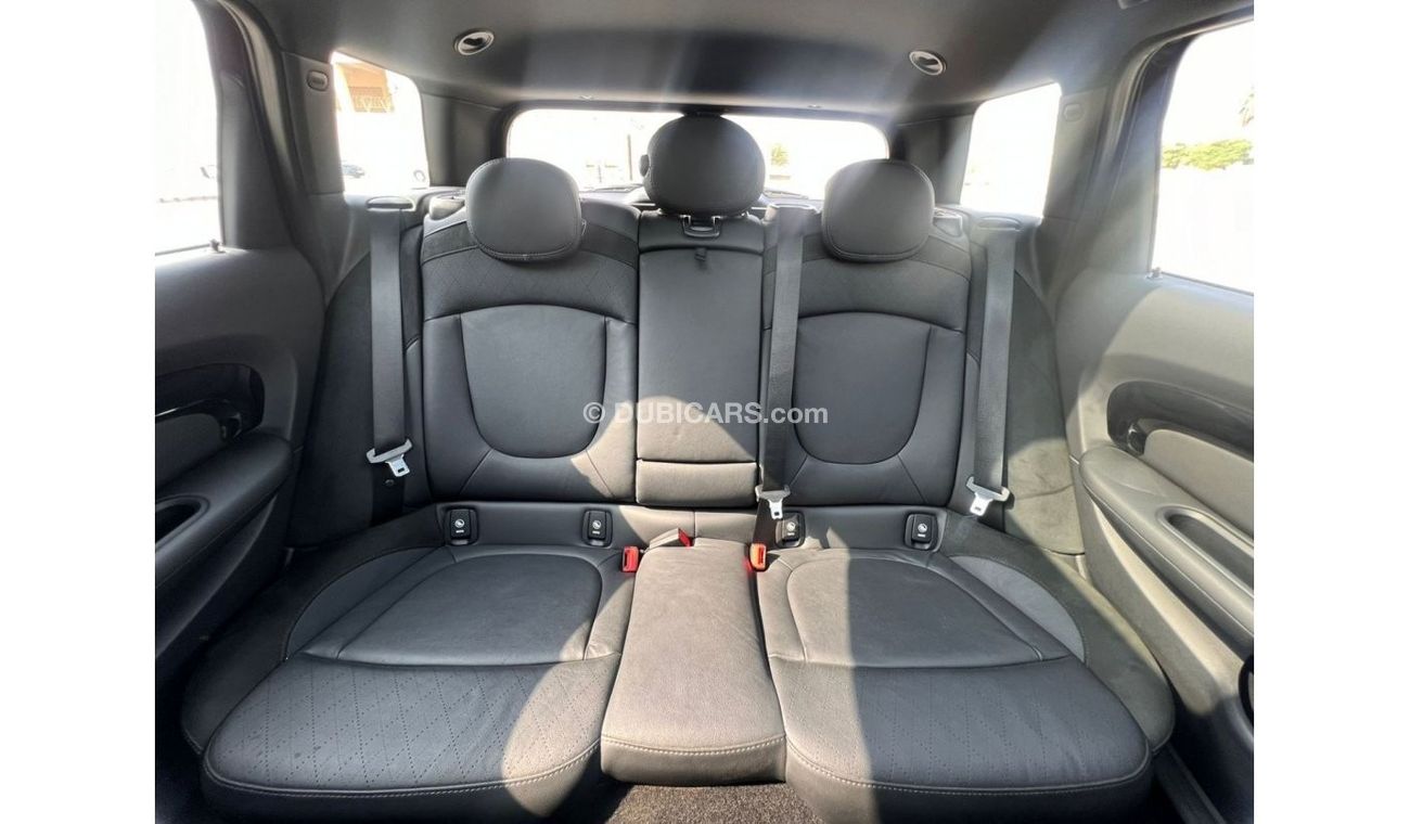 Mini Cooper Clubman Mini Cooper Clubman-S Head-Up Display  Full Option Panoramic  GCC 2018  Under warranty