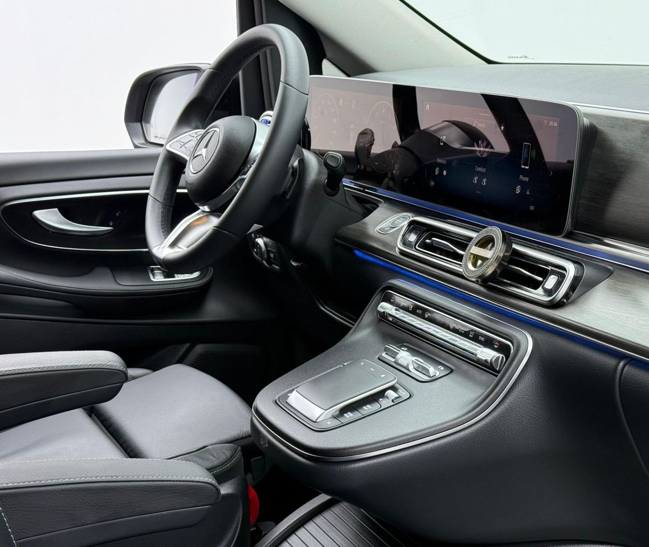 Mercedes-Benz V 300 2025 Mercedes Benz V300, 3 Years Warranty + Service Pack, Full MB Service History, Very Low Km, GCC