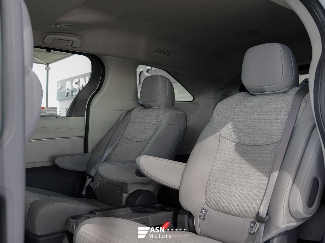 Toyota Sienna  2.5L Dual-Engine 2WD 2025 (Clearance Price)