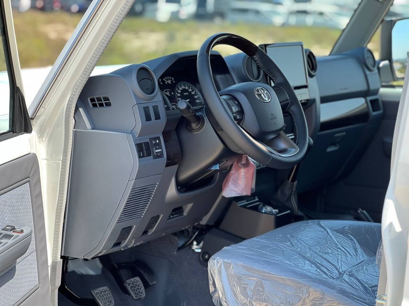 Toyota Land Cruiser 70 LC76 2.8L DSL M/T // 2025 // HIGH OPTION WITH WINCH , FRIDGE , DVD & BACK CAMERA // SPECIAL OFFER //