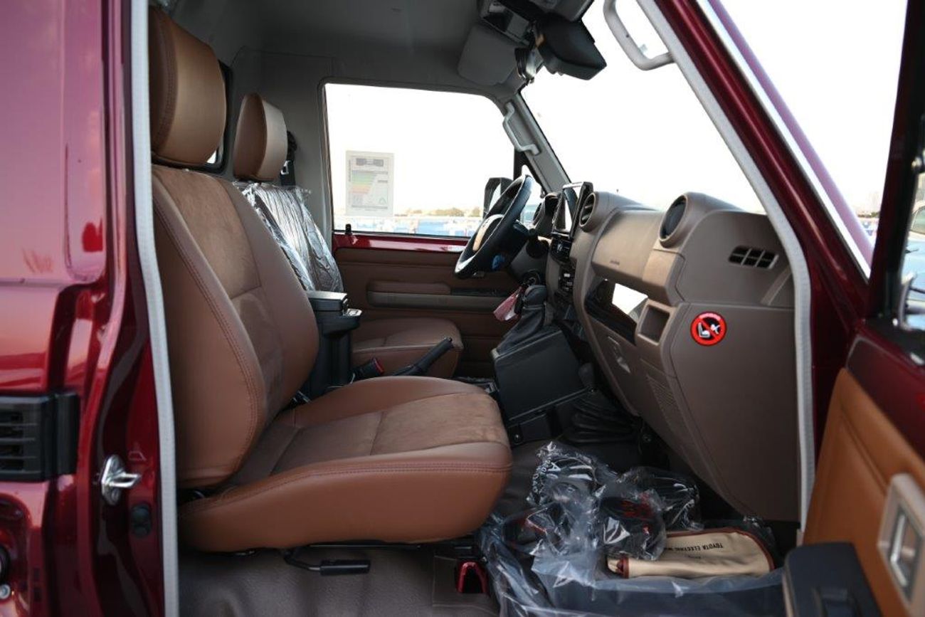 Toyota Land Cruiser Pick Up Single Cab 2.8L 4WD Automatic - Top Option