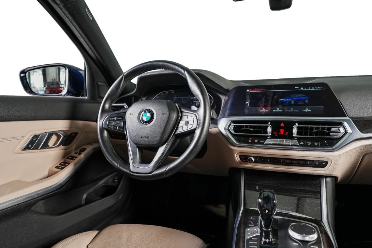 BMW 330i Luxury Line 2.0L Luxury line - Under BMW service contract