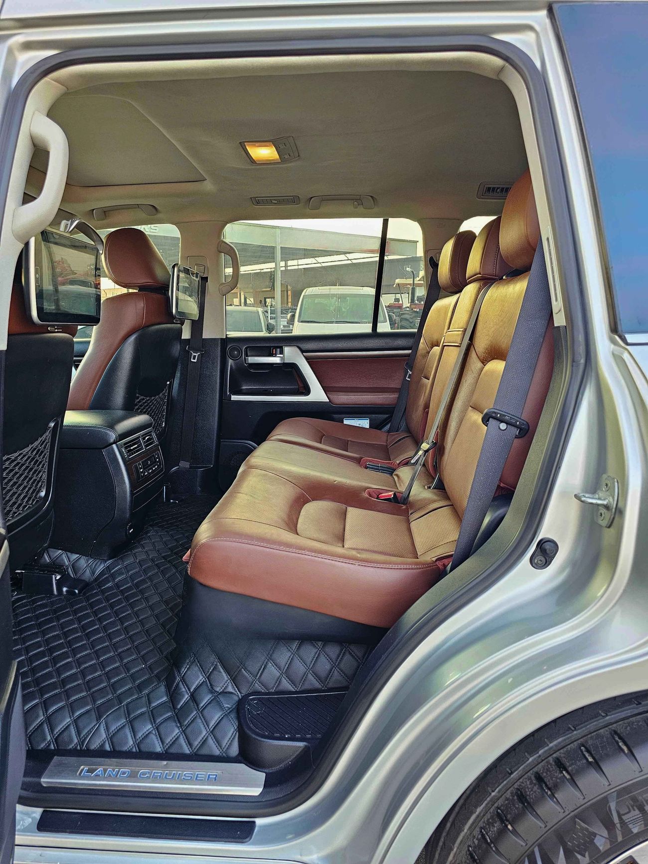 Toyota Land Cruiser VXR 5.7 V8/ ORG SHAPE/ HYUDRAULIC/ FULL OPTION/ LOT# 55502