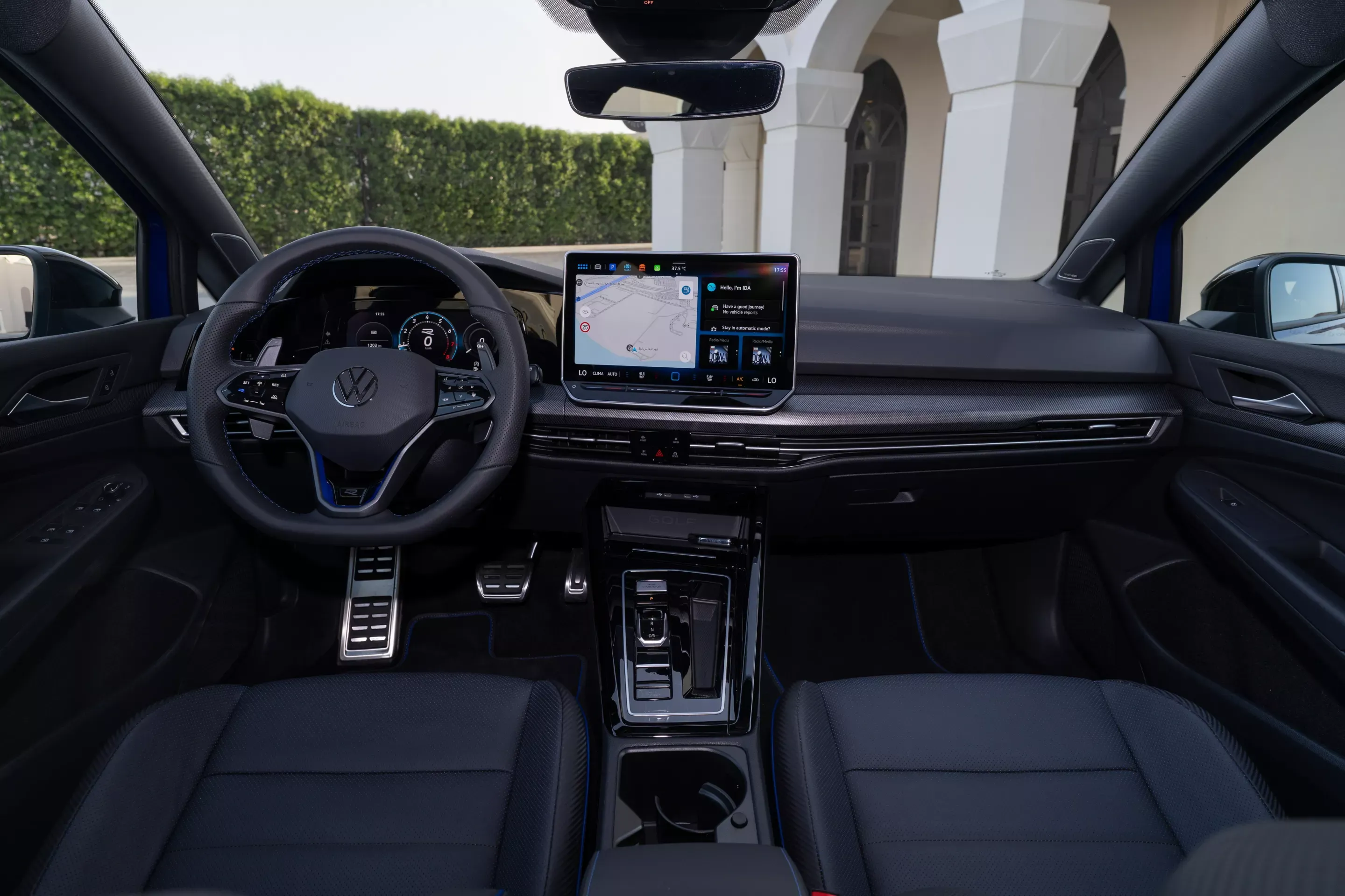 Volkswagen Golf R interior - Cockpit