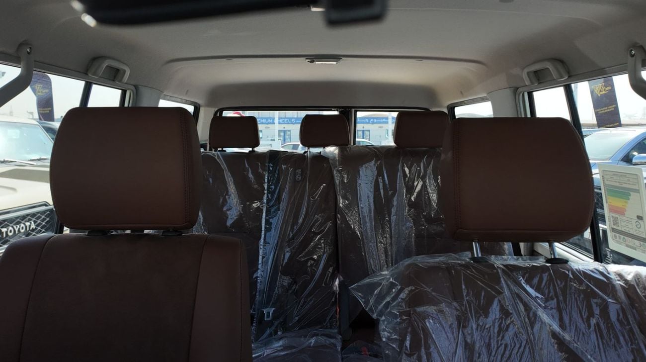 Toyota Land Cruiser TOYOTA LAND CRUISER HARD-TOP (70 SERIES) A/T 4.0L - 2025