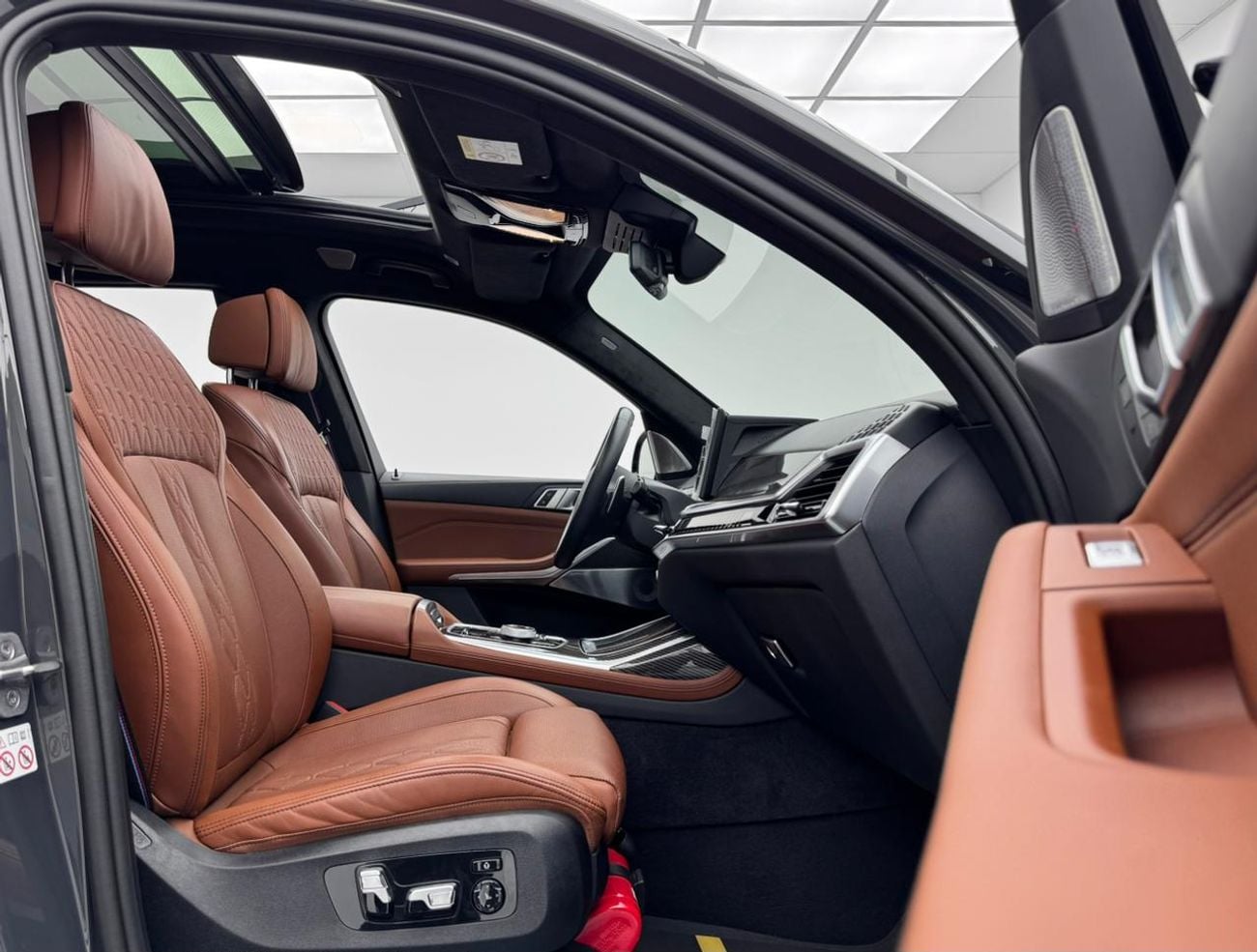 BMW X7 2024 BMW X7 M60i, 2029 BMW Warranty + Service Pack, Very Low Km, 7 Seater, Excellent Condition, GCC