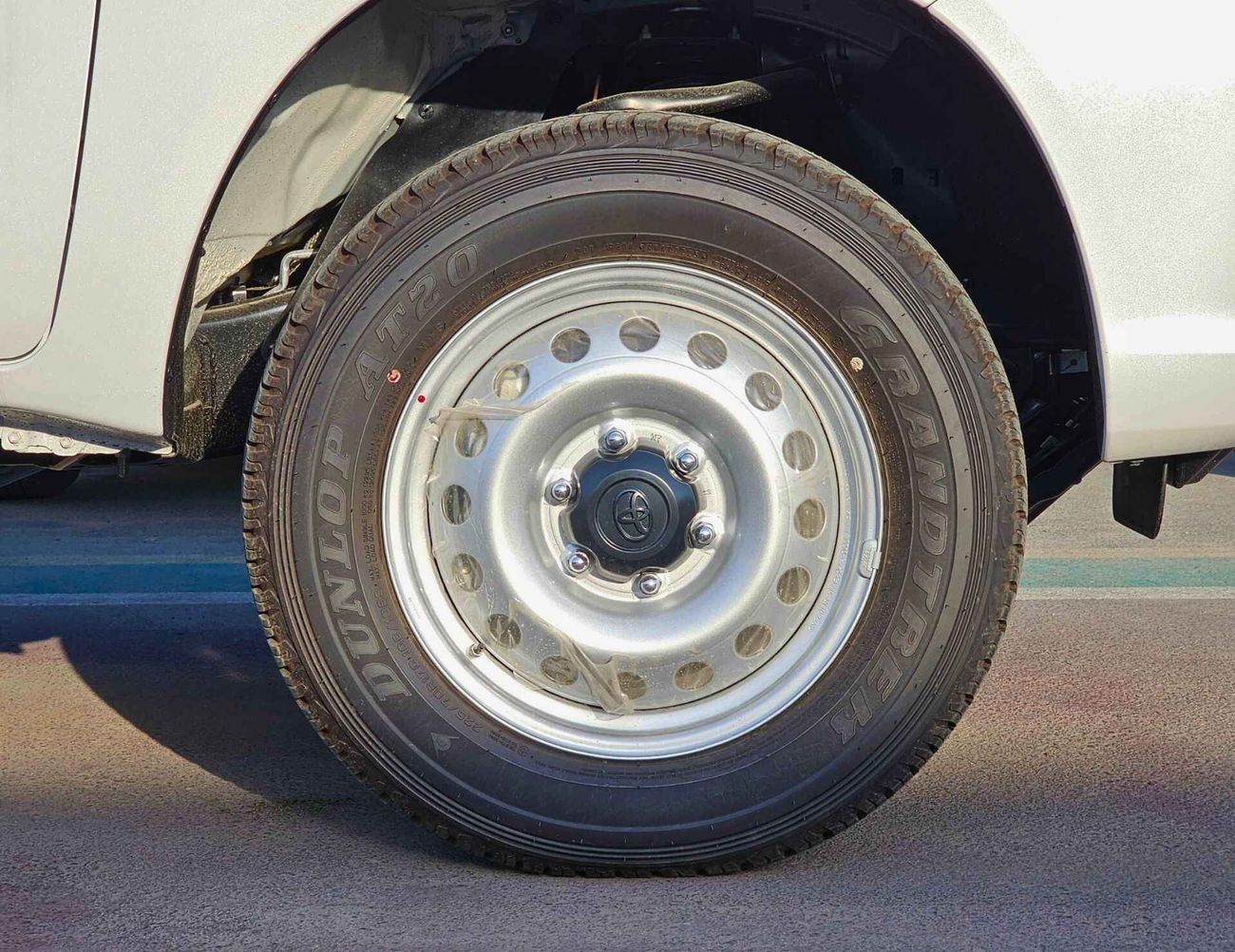 Toyota Hilux NARROW BODY /  A/T / 2.4L V4 DIESEL / 4WD (CODE # DAB)