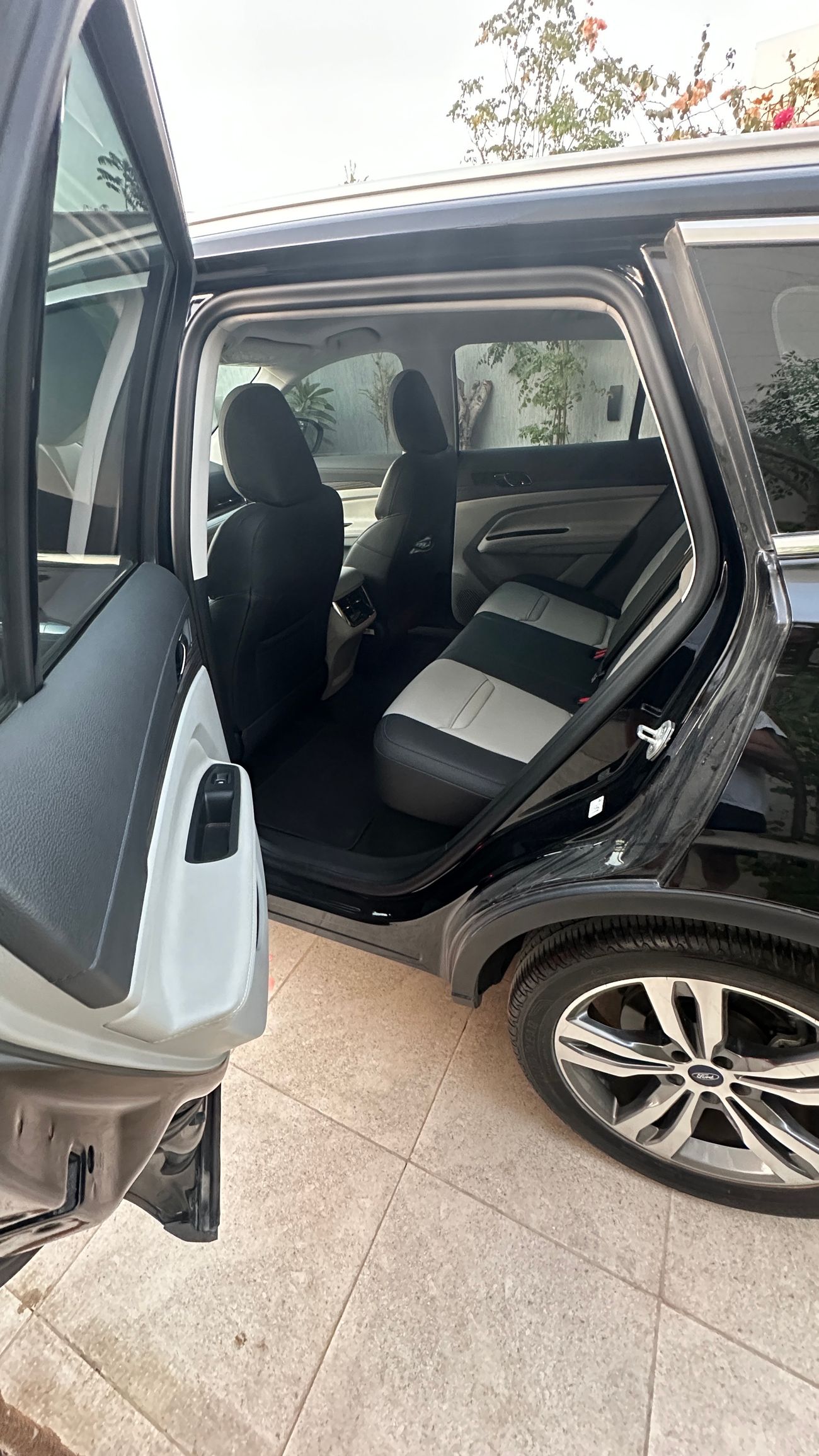 فورد تيريتوري Titanium 2024