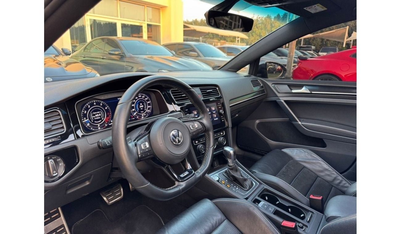 فولكس واجن جولف R 2.0L (280 HP)