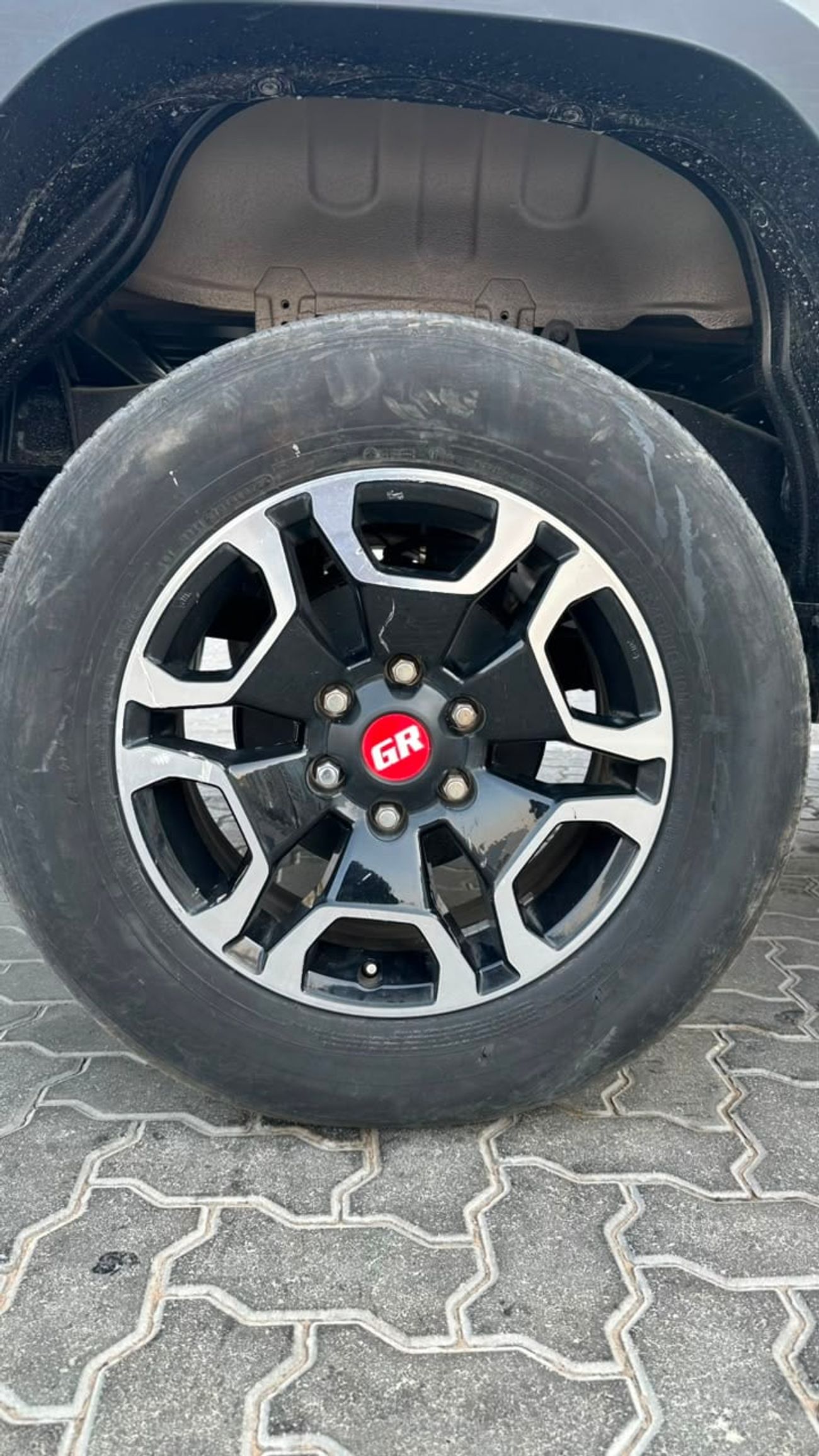 تويوتا هيلوكس SR Upgrade to GR Sport