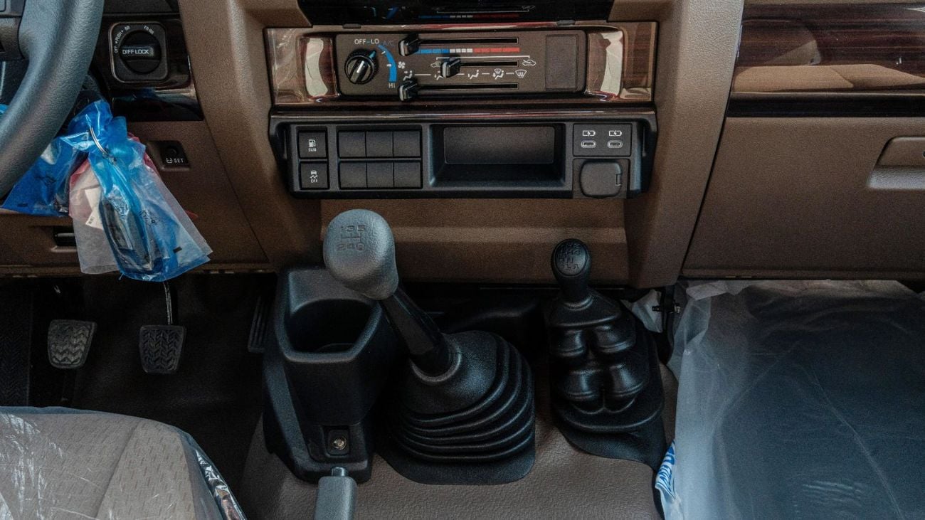 تويوتا لاند كروزر بيك آب 2026 Toyota LC79 2.8L MT Diesel (white-Brown)