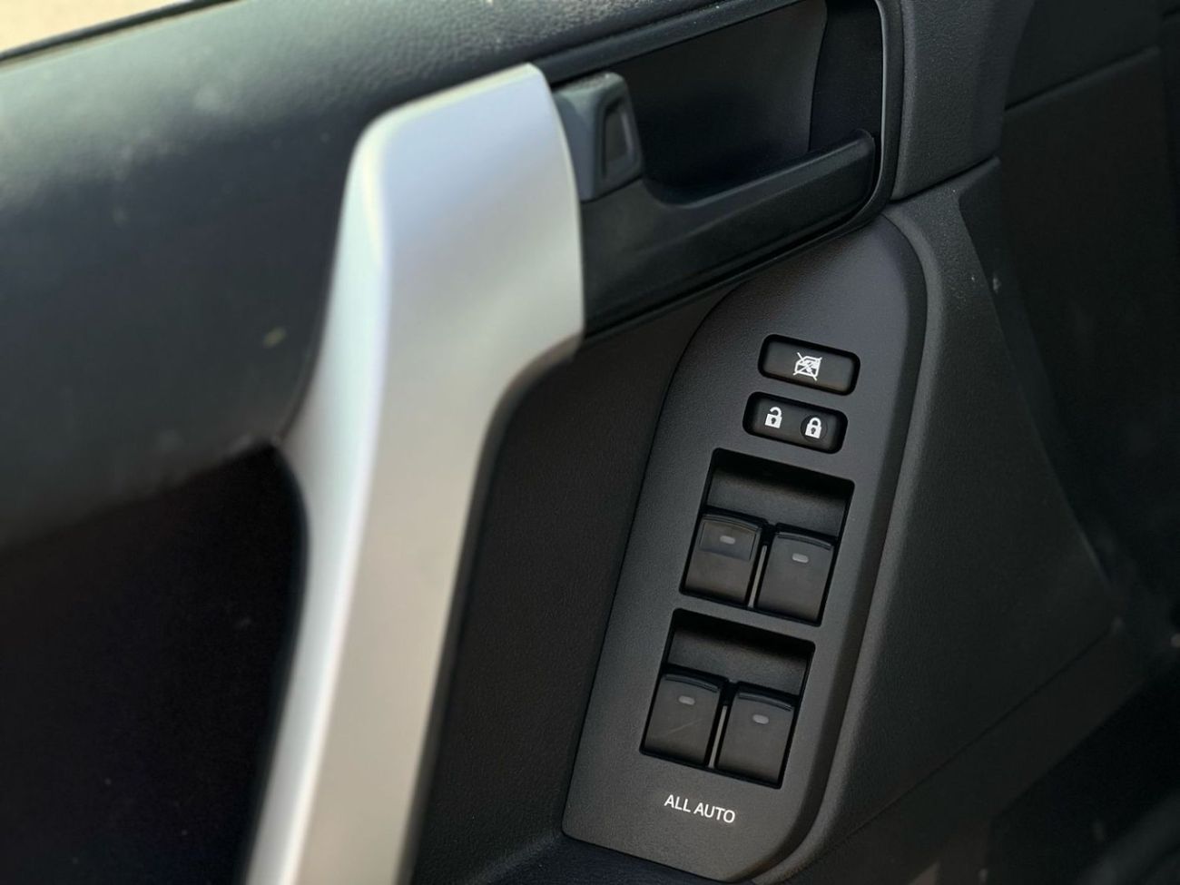 تويوتا برادو TX 2.7L TOYOTA PRADO 250 TX 2.7P AT  2023