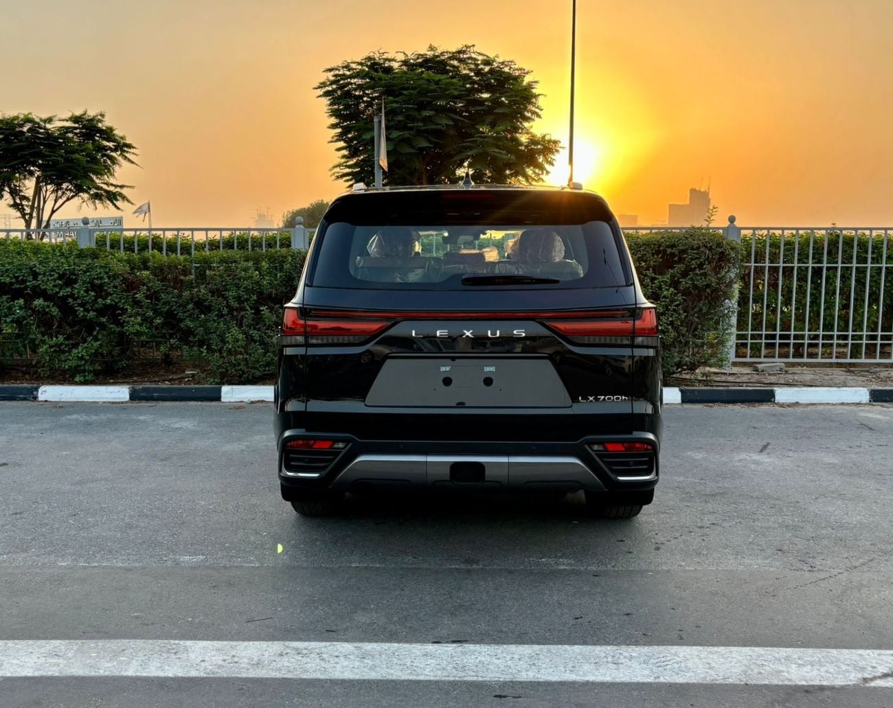 لكزس LX 700h SIGNATURE