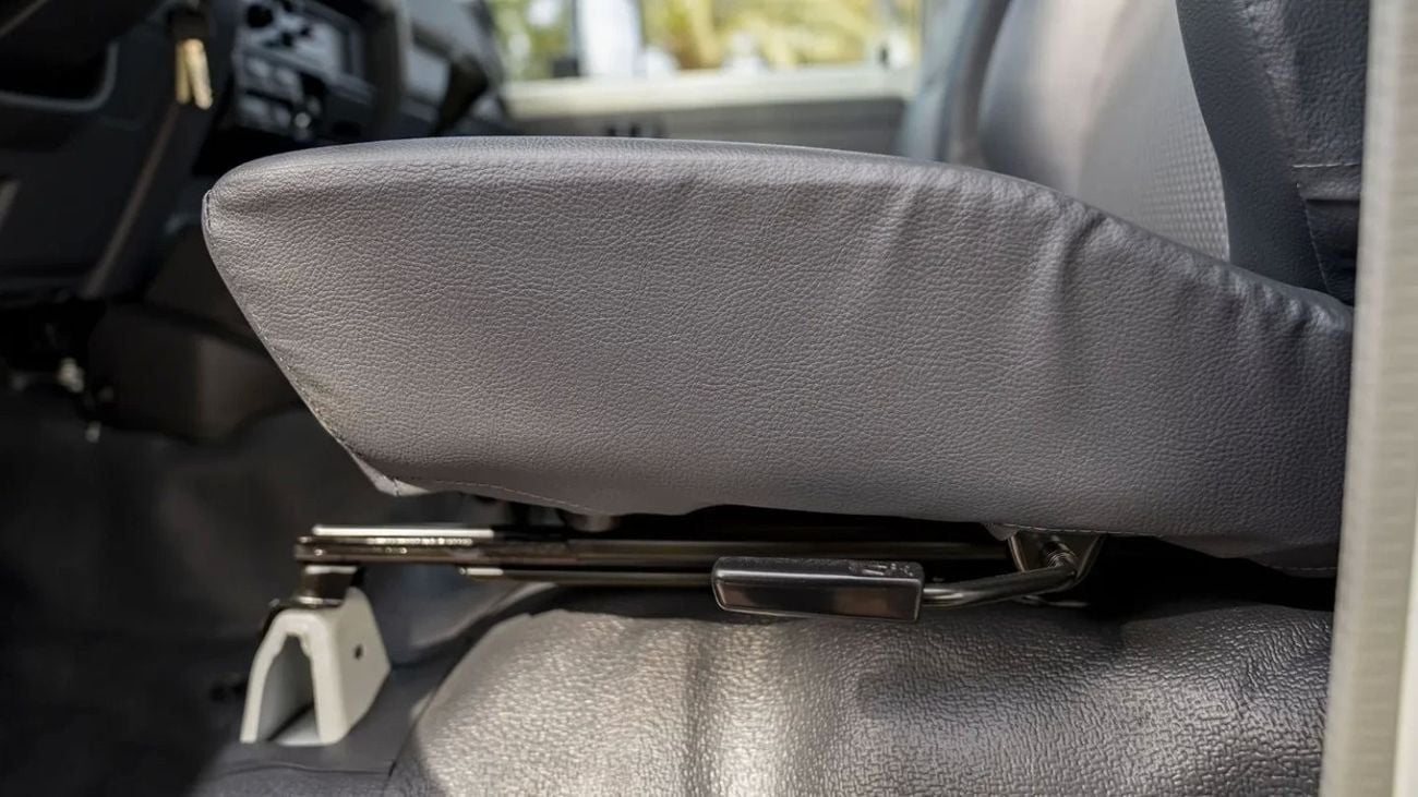 تويوتا لاند كروزر بيك آب Toyota Land Cruiser Pickup LC79 4.2L Diesel 2025