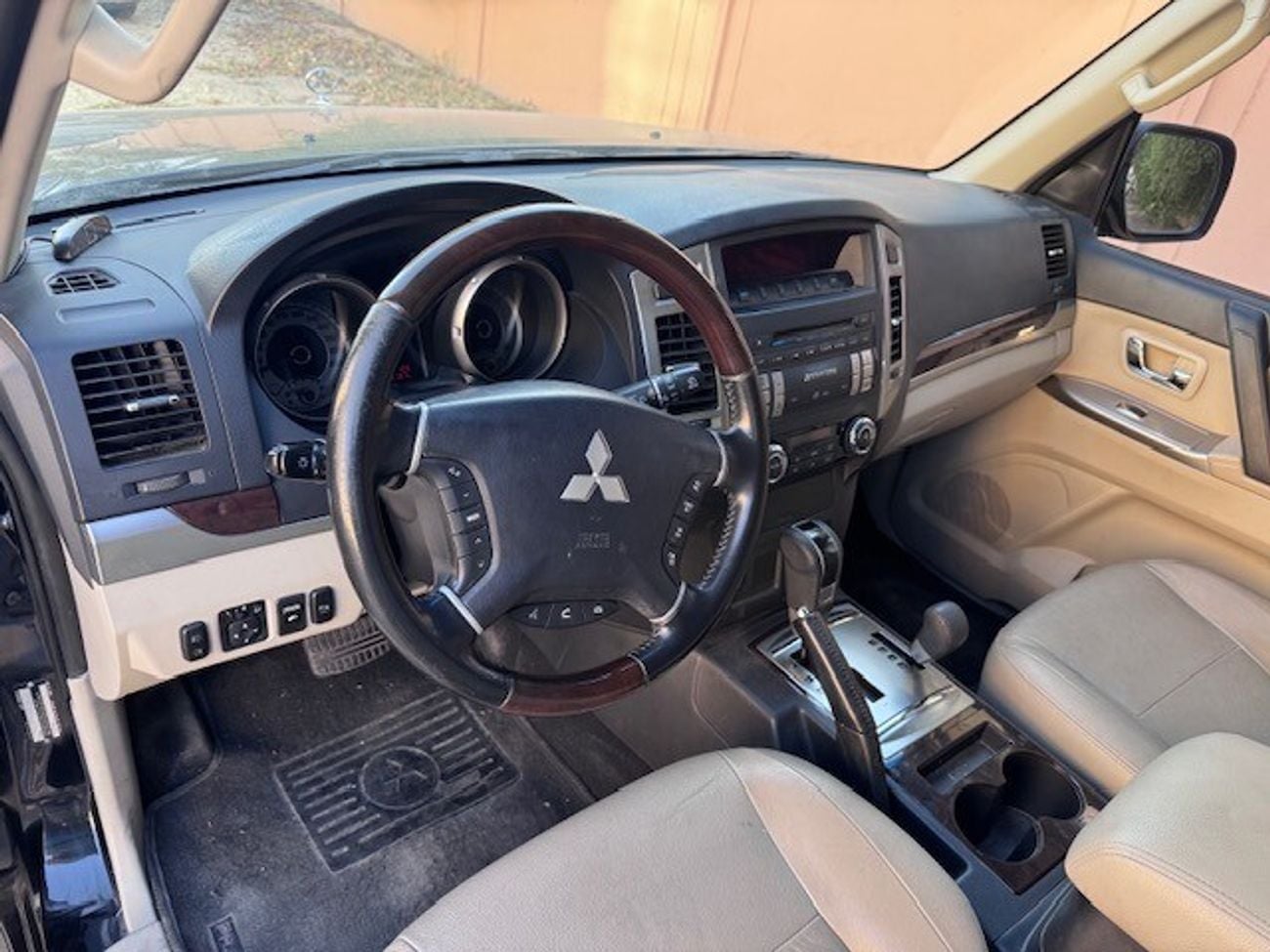 Mitsubishi Pajero GLS 3.5L (186 HP) (7 Seater)