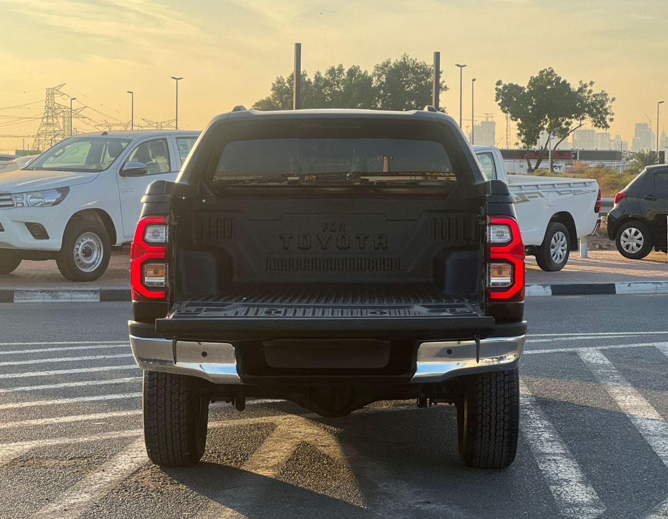Toyota Hilux 2019 Toyota Hilux GL  Advanture Modified - 2.7L V4 - AWD 4x4- GCC -360* CAM - Push Start - Patrol