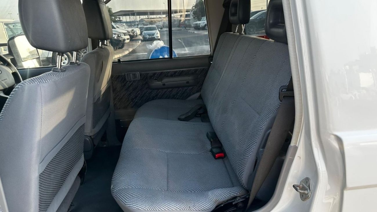 تويوتا لاند كروزر 70 Diesel 4.5 Liter Right Hand Drive 5 Doors Manual Gear Power Windows