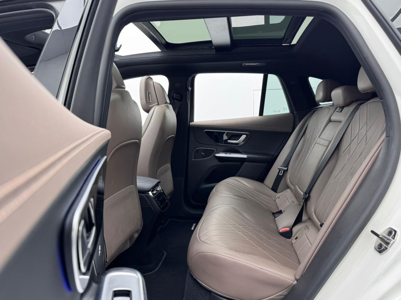 مرسيدس بنز EQE 350+ SUV 2023 Mercedes-Benz EQE 350 4Matic, 2028 Mercedes Warranty, 2028 Mercedes Service Pack, GCC