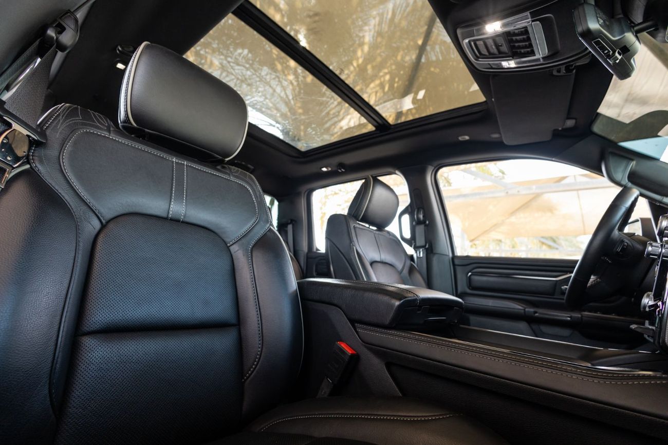 RAM 1500 Limited Crew Cab 5.7L