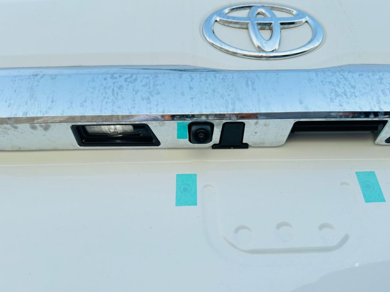 تويوتا هاياس Toyota Hiace Van 3.5L petrol A/T F/O WHITE COLOR