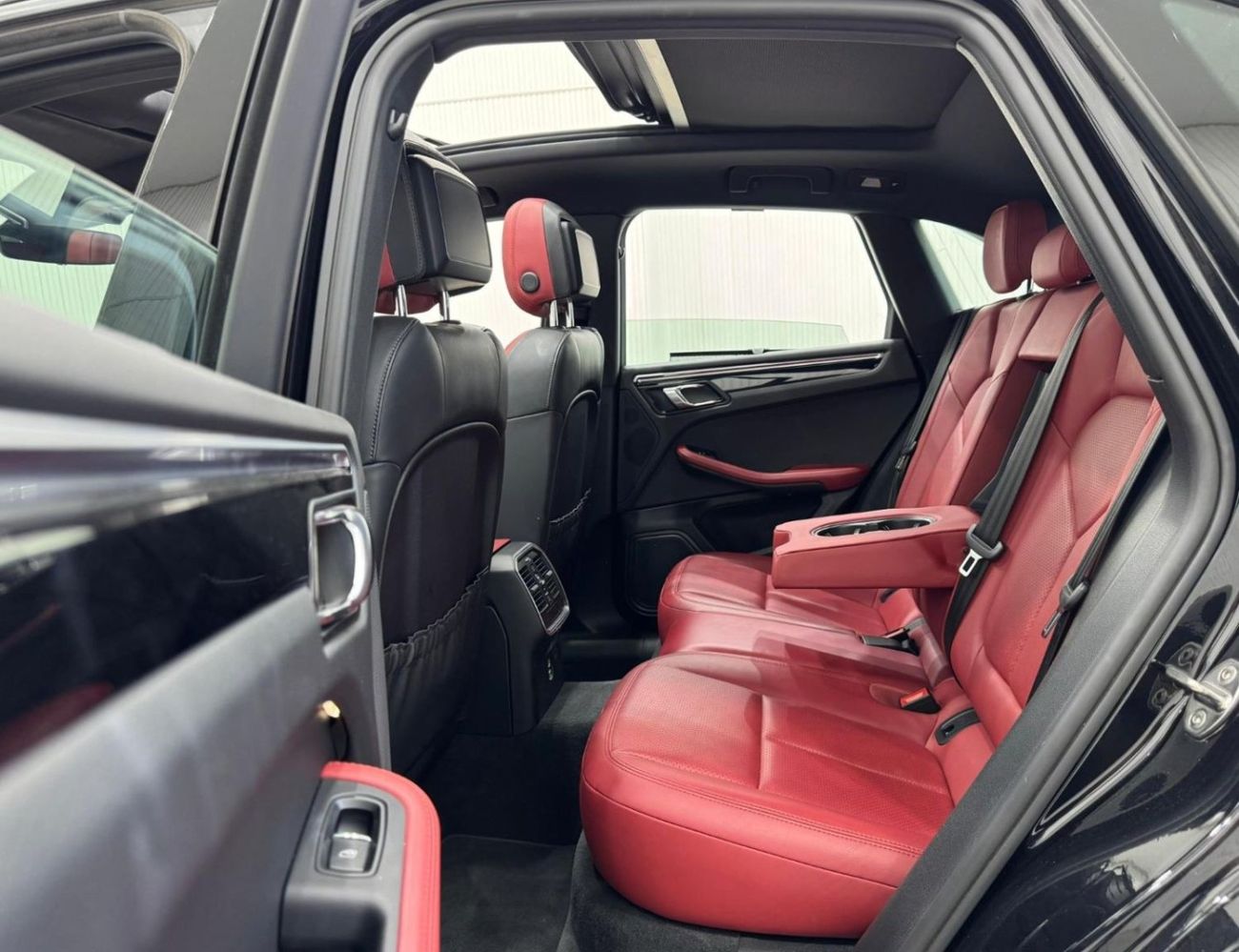 بورش ماكان Std 2.0L (252 HP) 2021 Porsche Macan, Mar 2026 Porsche Warranty, Full Service History, GCC