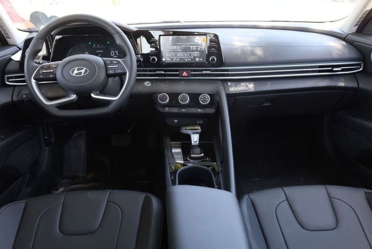 هيونداي إلانترا HYUNDAI_ELANTRA_GLX_1.5L_2024_FULL_OPTIONS