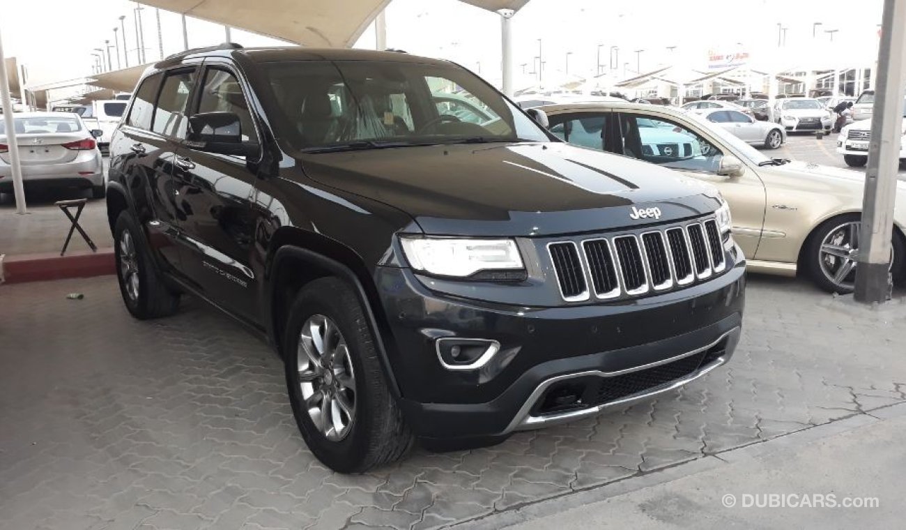 Jeep Grand Cherokee 2014 Full options Gulf Specs clean car service history