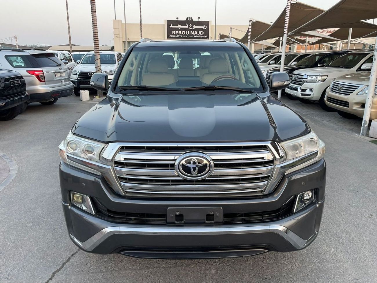 تويوتا لاند كروزر 2018 Toyota Land Cruiser GXR (J200), 5dr SUV, 4L 6cyl Petrol, Automatic, Four Wheel Drive. Clean Car