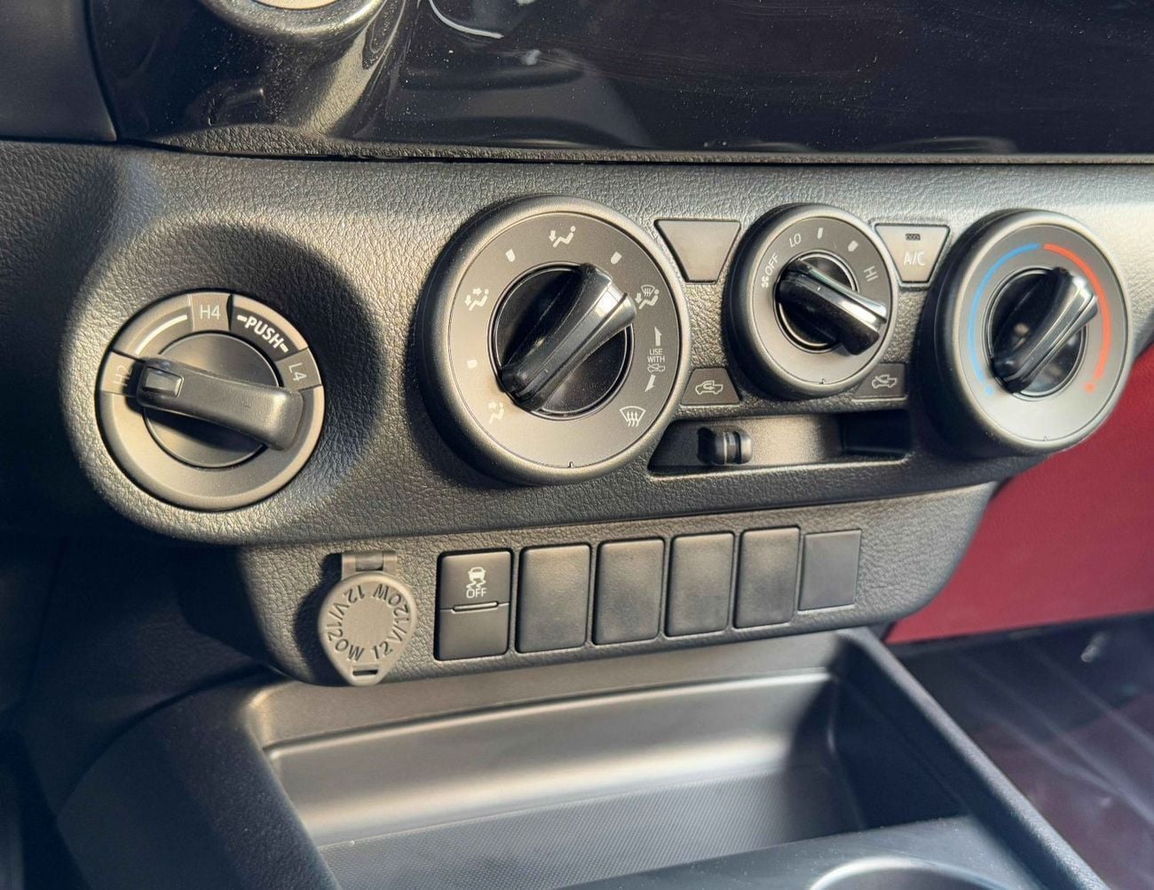 تويوتا هيلوكس BASIC DOUBLE CABIN / 2.4L DIESEL A/T / CHROME HANDLE & REAL CHROME BUMPER (CODE # HD)