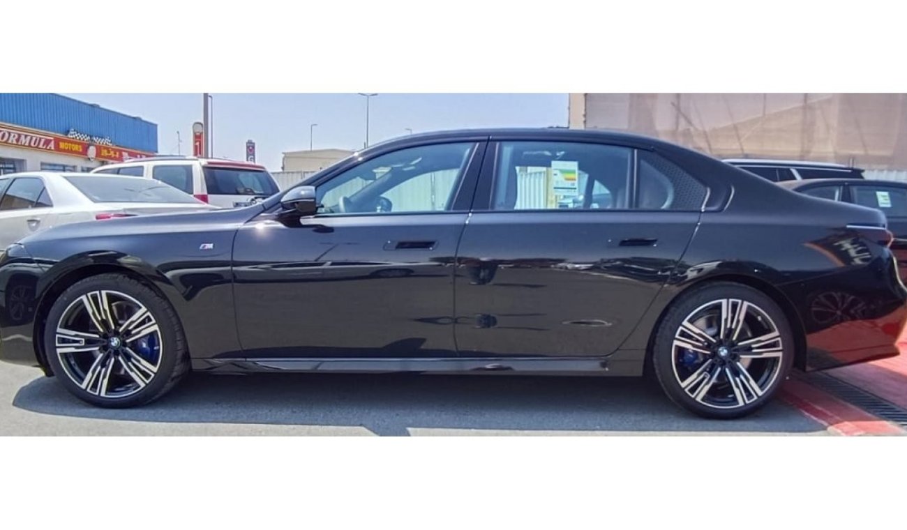 بي أم دبليو 740 i M Sport 5 Years Warranty & Service 2023 GCC