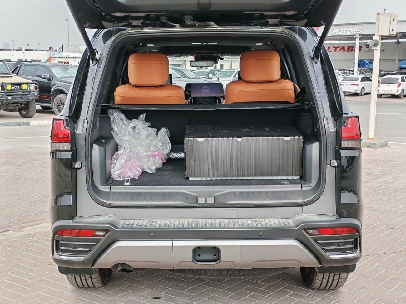 Lexus LX700h 2026 Lexus LX700h VIP HEV (4-Seater) 3.5L V6 Twin-Turbo Hybrid A/T 4WD Export Only